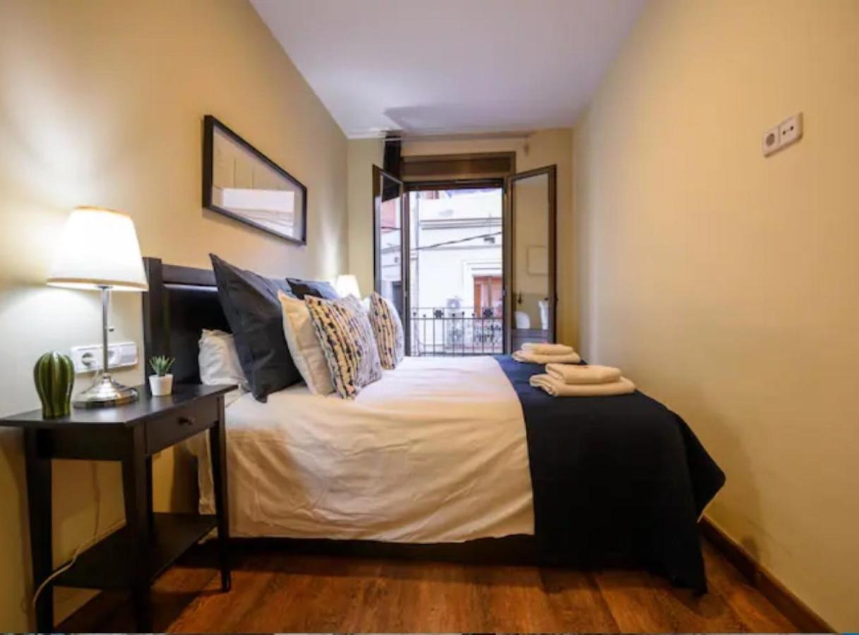 Ramblasrentals Cozy Renovated 2Br With Balcony Lift 20M Rambla - Parking - Wifi Barcelona Kültér fotó