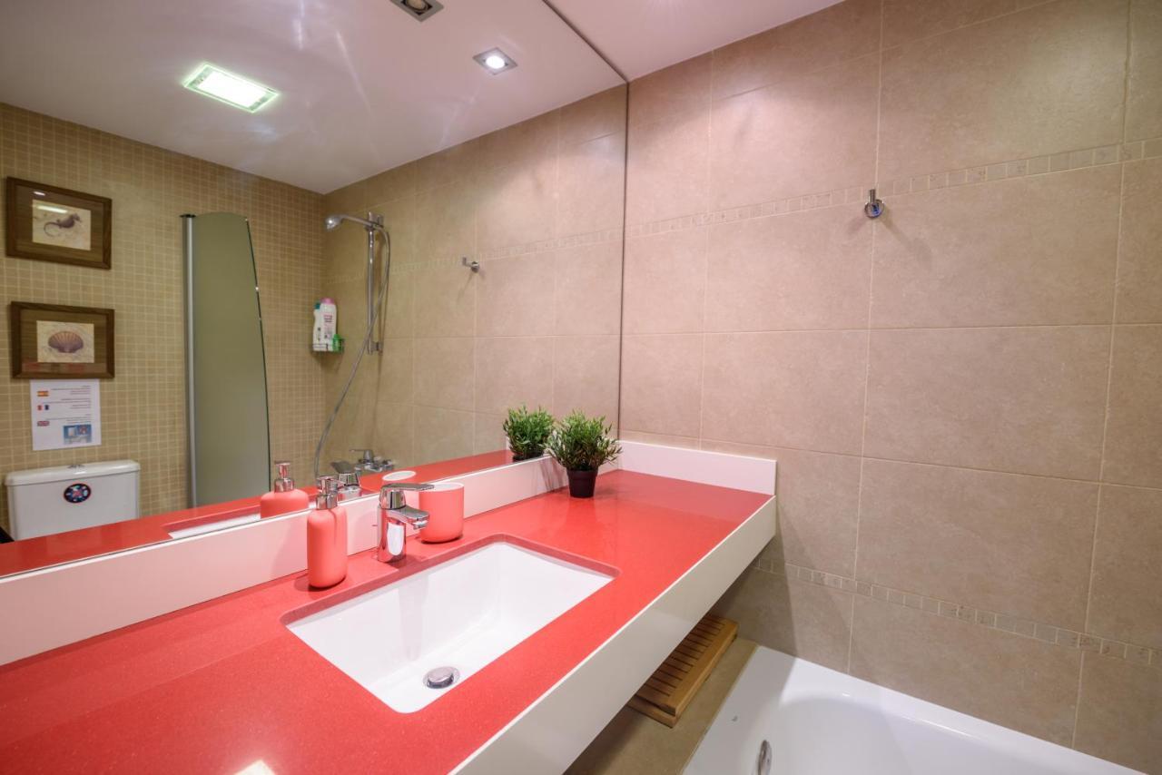 Ramblasrentals Cozy Renovated 2Br With Balcony Lift 20M Rambla - Parking - Wifi Barcelona Kültér fotó